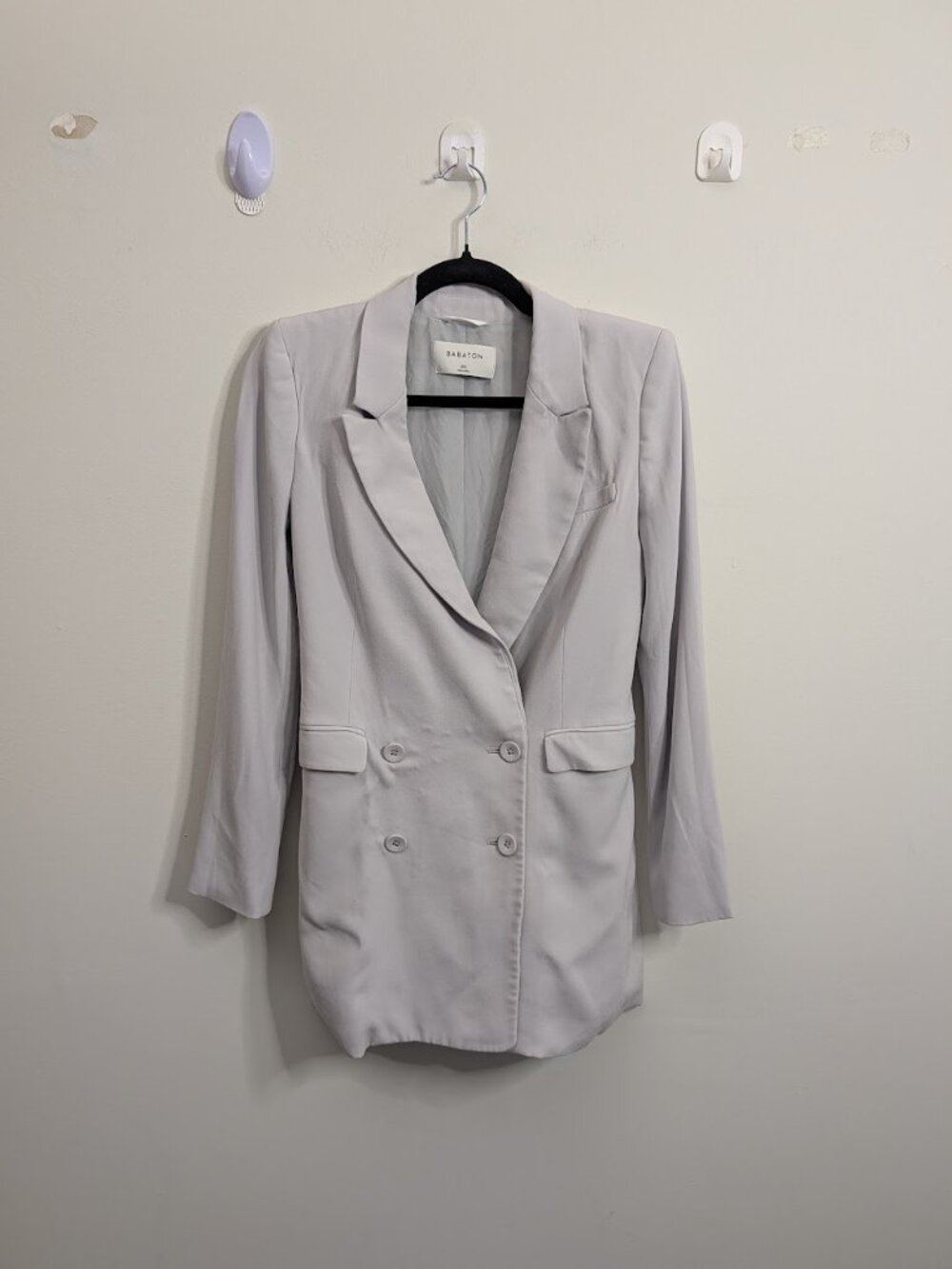 Aritzia Babaton Pale Grey Double-Breasted Blazer 00